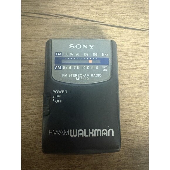 Vintage Sony SRF-49 FM/AM Walkman Working w/ Belt Clip - Picture 8 of 11